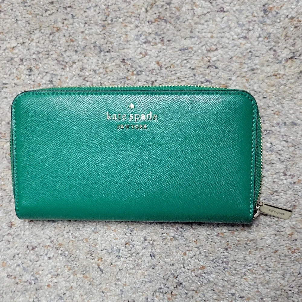 Kate Spade Vibrant Green Zip Wallet - Picture 1 of 4